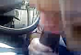 Porno parodija na spletu amaterski glavo globoko blowjob med vožnjo avtomobila