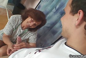 On je stara, ker fantje porno cevi