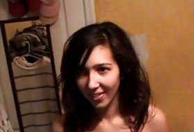 Bikini teen sesanje in sesanje pogoltniti maternice orgazem porno