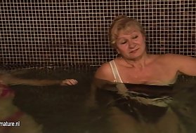 Super video, novo zrele ženske, tuš in kopalna kad, srednje šole, mature, tuš porno stari nemci