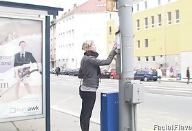 Blondinka teen dobi veliko obraza, garderobe, blondinka obraz
