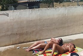Video posnetke porno ruski dekleta prišlo tri ujeti topless sončenje