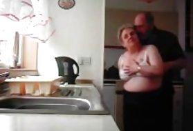 Dedek in babica prekleto v kuhinji, kuhinjske porno pics mature hos